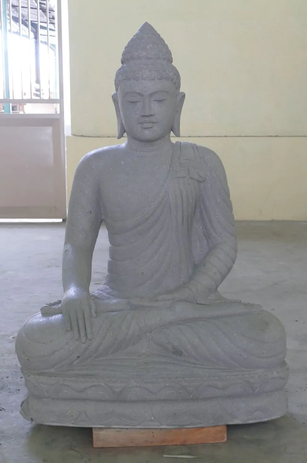  Product image 2 of the product “Seated Buddha made of Riverstone in Bhumisparsha - gesture of touching the earth. 125 cm height. ”